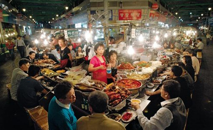 Quán ăn trên vỉa hè tại Hàn Quốc