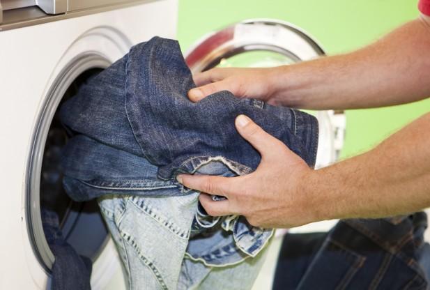 Thường xuyên giặt quần jean bằng máy giặt